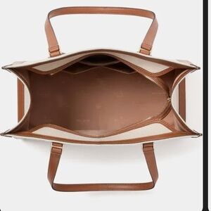 Elegant Tan Leather Tote Bag